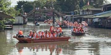 ปทุมธานี สืบสานประเพณีทอดกฐินทางน้ำหนึ่งเดียวในลำลูกกา