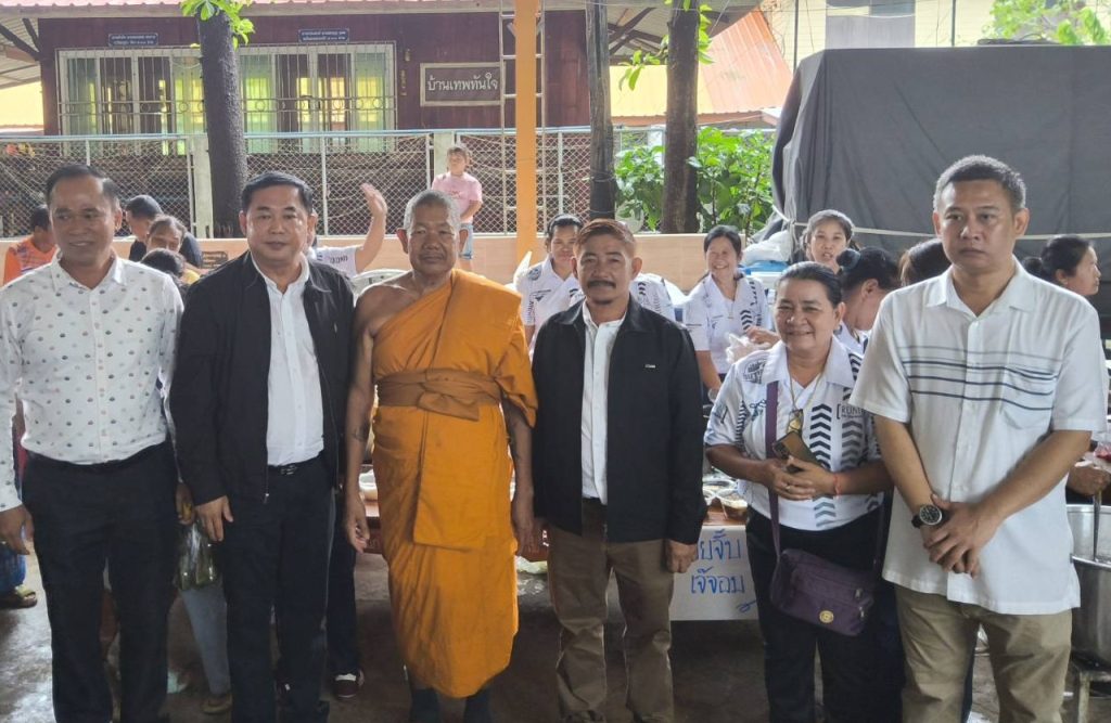 ชัยนาท เสี่ยแฮงค์เป็นประธานฝ่ายฆราวาสร่วมพิธีทอดกฐินวัดหัวหว้าสร้างศาลาธรรมสังเวช 13 Talknews Online