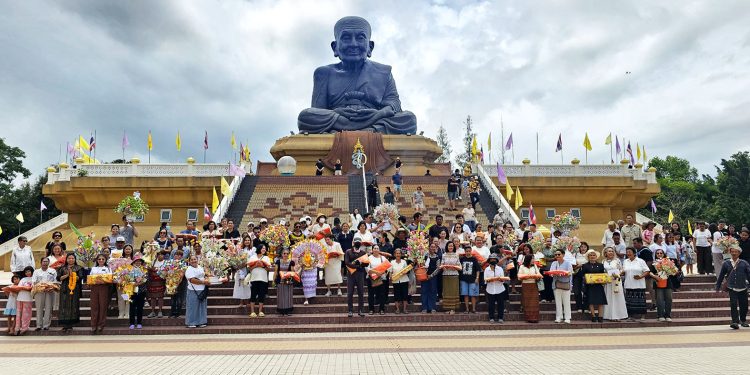 ศรัทธาแน่น! กฐินส่งท้าย “วัดห้วยมงคล” ได้ยอดเงินทำบุญกว่า 1.3 ล้านบาท