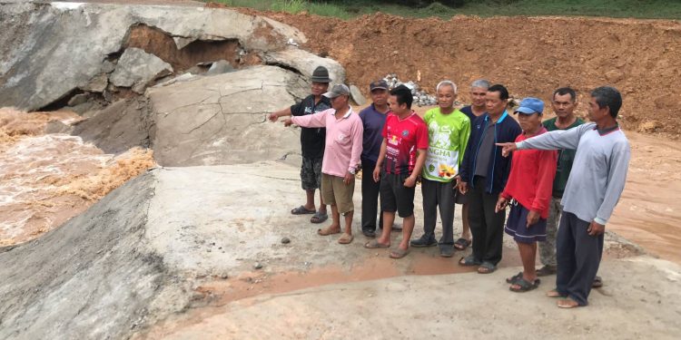 ชัยภูมิน้ำป่าจากเขาพังเหยซัดฝายที่พึ่งซ่อมด้วยงบ2ล้านแตกซ้ำเป็นรอบที่3ของปี 12 ชัยภูมิน้ำป่าจากเขาพังเหยซัดฝายที่พึ่งซ่อมด้วยงบ2ล้านแตกซ้ำเป็นรอบที่3ของปี