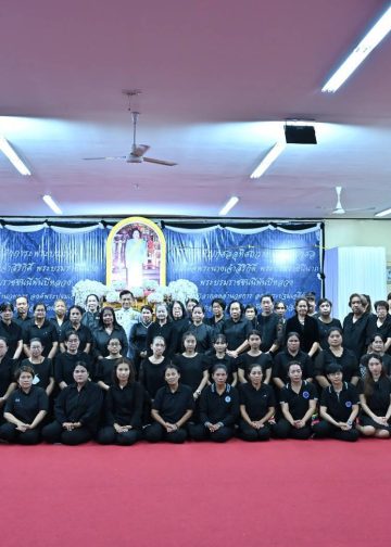 ข้าราชการและประชาชนในจังหวัดนครปฐม ร่วมพิธีบำเพ็ญกุศลพระพิธีธรรมสวดพระอภิธรรม เพื่ออุทิศถวายพระราชกุศลแด่ สมเด็จพระนางเจ้าสิริกิติ์ พระบรมราชินีนาถ พระบรมราชชนนีพันปีหลวง