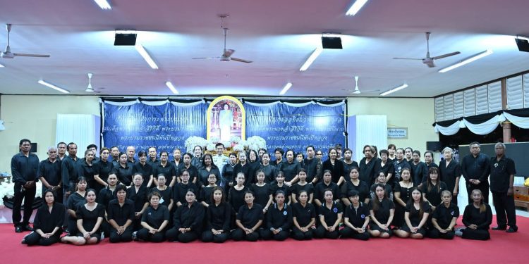 ข้าราชการและประชาชนในจังหวัดนครปฐม ร่วมพิธีบำเพ็ญกุศลพระพิธีธรรมสวดพระอภิธรรม เพื่ออุทิศถวายพระราชกุศลแด่ สมเด็จพระนางเจ้าสิริกิติ์ พระบรมราชินีนาถ พระบรมราชชนนีพันปีหลวง 12 ข้าราชการและประชาชนในจังหวัดนครปฐม ร่วมพิธีบำเพ็ญกุศลพระพิธีธรรมสวดพระอภิธรรม เพื่ออุทิศถวายพระราชกุศลแด่ สมเด็จพระนางเจ้าสิริกิติ์ พระบรมราชินีนาถ พระบรมราชชนนีพันปีหลวง