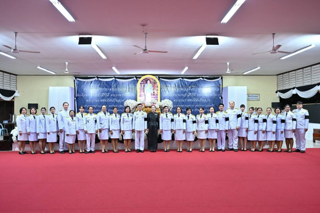 ข้าราชการและประชาชนในจังหวัดนครปฐม ร่วมพิธีบำเพ็ญกุศลพระพิธีธรรมสวดพระอภิธรรม เพื่ออุทิศถวายพระราชกุศลแด่ สมเด็จพระนางเจ้าสิริกิติ์ พระบรมราชินีนาถ พระบรมราชชนนีพันปีหลวง 13 Talknews Online