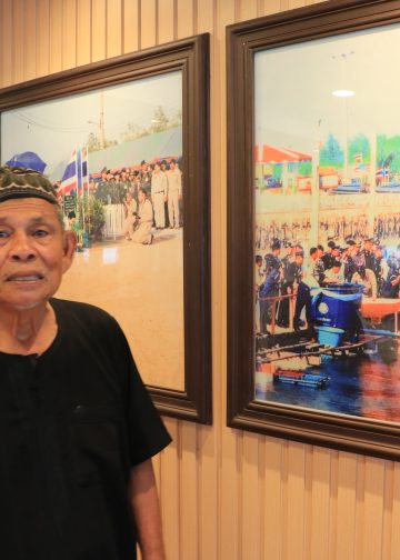 พังงา – ชาวบ้านสำนึกในพระมหากรุณาธิคุณ อยู่ดีกินดีได้เพราะสมเด็จพระพันปีหลวง เสด็จเยี่ยมหมู่บ้านบางพัฒน์ในปี 2544