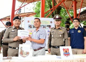 ตำรวจเชียงราย จับ “อั๋งยี่ ม้าถอนเงิน” รวบผู้ต้องหา 5 ราย ยึดเงินสดเกือบ 400,000 บาท บัญชีธนาคาร 2 เล่ม รถยนต์ 1 คัน สามารถอายัดบัญชีคืนเงินเหยื่อทัน กว่า 120,500 บาท