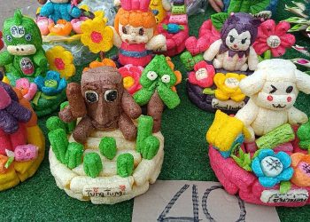 ปราจีนบุรี ก่อนวันลอยลอยกระทงชาวบ้านทำกระทงคึกคัก