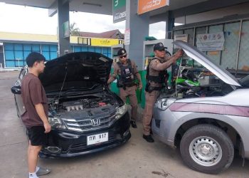 น้ำใจงาม ! ตร.สภ.พระธาตุช่อแฮ ช่วยเหลือประชาชน รถสตาร์ทไม่ติด