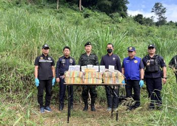 เผลอไม่ได้! แก๊งขนยานรกลอบเข้าทางปูนะ-แม่ฟ้าหลวง ปะทะเดือดทหารยึดได้ 6 แสนเม็ด