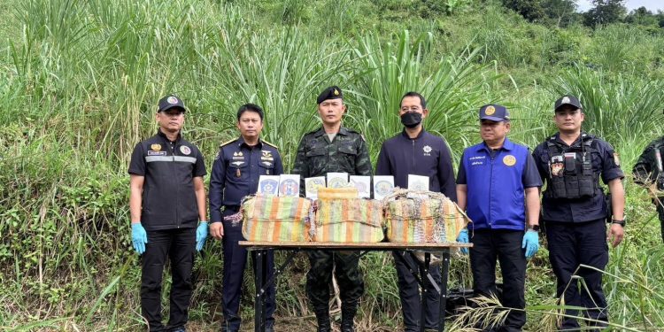 เผลอไม่ได้! แก๊งขนยานรกลอบเข้าทางปูนะ-แม่ฟ้าหลวง ปะทะเดือดทหารยึดได้ 6 แสนเม็ด 12 เผลอไม่ได้! แก๊งขนยานรกลอบเข้าทางปูนะ-แม่ฟ้าหลวง ปะทะเดือดทหารยึดได้ 6 แสนเม็ด