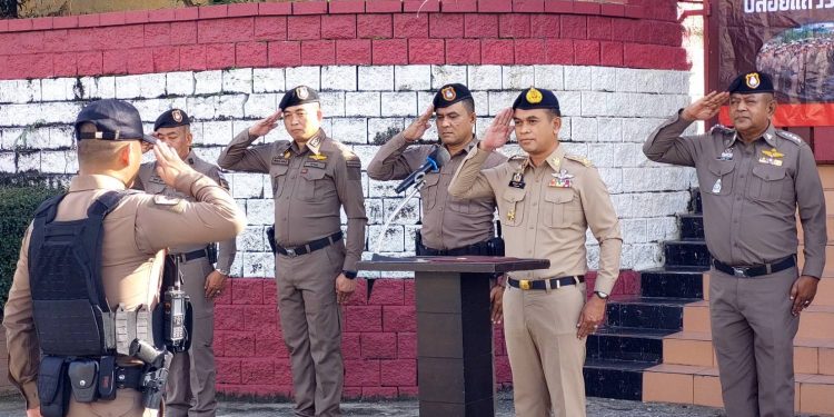 อำเภอเบตงปล่อยแถวระดมกวาดล้างอาชญากรรมช่วงเทศกาลลอยกระทง 2568 ด้านเทศบาลเมืองเบตงปรับรูปแบบการจัดงานประเพณีลอยกระทงให้เหมาะสมกับบรรยากาศแห่งความอาลัย 12 อำเภอเบตงปล่อยแถวระดมกวาดล้างอาชญากรรมช่วงเทศกาลลอยกระทง 2568 ด้านเทศบาลเมืองเบตงปรับรูปแบบการจัดงานประเพณีลอยกระทงให้เหมาะสมกับบรรยากาศแห่งความอาลัย