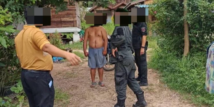 ระทึก! หน่วยปฏิบัติการพิเศษล้อมจับชายถือปืนโบกรถริมถนน ก่อนพบเป็นปืนปลอม 12 ระทึก! หน่วยปฏิบัติการพิเศษล้อมจับชายถือปืนโบกรถริมถนน ก่อนพบเป็นปืนปลอม