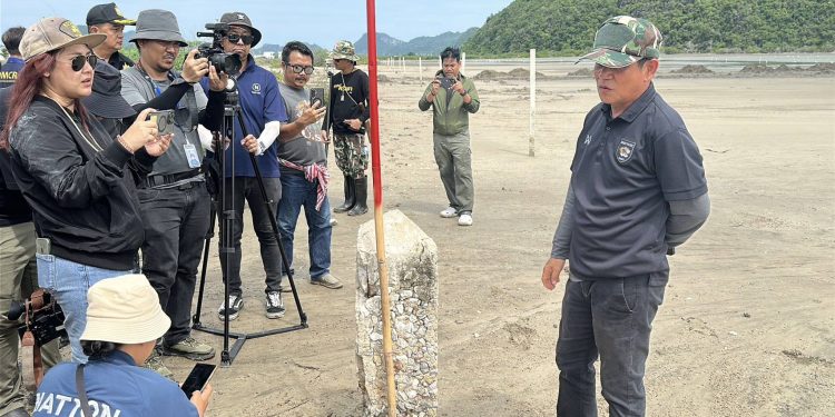 ทวงคืนที่ดินบรรพบุรุษ! ชาวบ้านกุยบุรีรวมตัวร้อง ‘นันทชาติ-ชัยวัฒน์’ ปมแนวเขตอุทยานฯ ทับซ้อนที่ทำกิน ยันอยู่มาก่อนประกาศเขต!