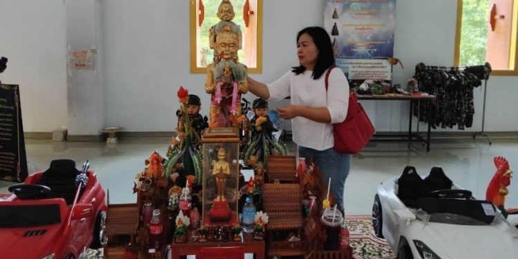 ปทุมธานี แห่แก้บนไอ้ไข่วัดบึงบาให้โชคให้งานทั้งปี สายมูถามหาผ้ายันต์หนุมานหลวงพ่อสังวาลวัดบึงบาฯ รุ่นแรกหลังผ้ายันต์ให้โชคหลายราย