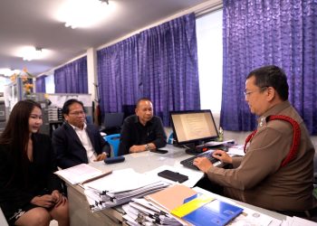 เหยื่อโผ่แสดงตัว เปิดพฤติกรรมหนุ่มนักร้องดังและเมียหลอกเงินสูญนับสิบล้าน เกือบคิดสั้น บ้านใกล้ถูกยึดคาดเป้านักร้องเชิดเงินกันเอง