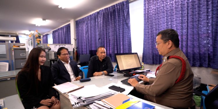 เหยื่อโผ่แสดงตัว เปิดพฤติกรรมหนุ่มนักร้องดังและเมียหลอกเงินสูญนับสิบล้าน เกือบคิดสั้น บ้านใกล้ถูกยึดคาดเป้านักร้องเชิดเงินกันเอง