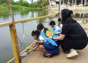 ปราจีนบุรี คณะครูพานักเรียนลอยกระทง