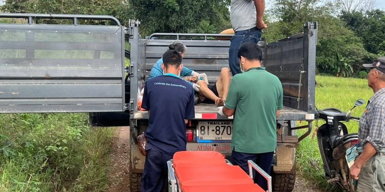 ระทึก ! "นายกประภาส" ทต.เวียงต้า มอบปลัด และรถกู้ชีพ-กู้ภัย ทต.เวียงต้า เข้าช่วยเหลือเร่งด่วน รถอิแต๋นบรรทุกข้าวโพดตกดอยที่บ้านแสนทอง 12 ระทึก ! “นายกประภาส” ทต.เวียงต้า มอบปลัด และรถกู้ชีพ-กู้ภัย ทต.เวียงต้า เข้าช่วยเหลือเร่งด่วน รถอิแต๋นบรรทุกข้าวโพดตกดอยที่บ้านแสนทอง