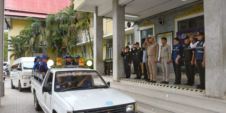 ผู้ว่าแพร่ "ปล่อยแถว" รักษาความสงบช่วงลอยกระทง เน้นความปลอดภัยประชาชนและนักท่องเที่ยว 12 ผู้ว่าแพร่ “ปล่อยแถว” รักษาความสงบช่วงลอยกระทง เน้นความปลอดภัยประชาชนและนักท่องเที่ยว