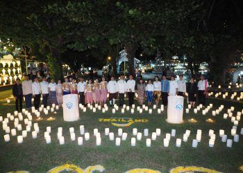 บรรยากาศลอยกระทงที่แม่ฮ่องสอนเป็นไปอย่างเรียบง่าย ทุกคนพร้อมใจถวายความภักดี 16 บรรยากาศลอยกระทงที่แม่ฮ่องสอนเป็นไปอย่างเรียบง่าย ทุกคนพร้อมใจถวายความภักดี