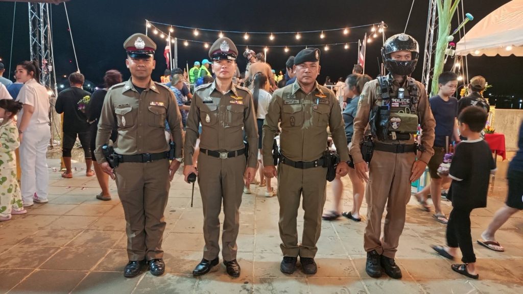 สิงห์บุรี / ตำรวจ-ทหารร่วมปฏิบัติภารกิจ ดูแลความปลอดภัยประชาชนในคืนวันลอยกระทง จ.สิงห์บุรี 13 Talknews Online