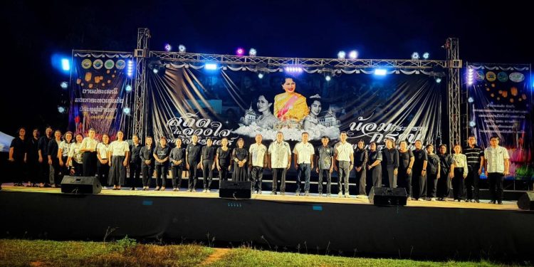 “นายกดำรงเกียรติ กิตติประภัสร์” ทต.เด่นชัย นำกล่าวน้อมรำลึกในพระมหากรุณาธิคุณ เพื่อถวายอาลัยแด่สมเด็จพระนางเจ้าสิริกิติ์ พระบรมราชินีนาถ พระบรมราชชนนีพันปีหลวง