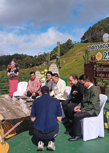 แม่ฮ่องสอนแถลงความพร้อมเปิดเทศกาลท่องเที่ยวทุ่งดอกบัวตองดอยแม่อูคอเน้นเที่ยวถิ่นบัวแห่งแรกของไทย 14 แม่ฮ่องสอนแถลงความพร้อมเปิดเทศกาลท่องเที่ยวทุ่งดอกบัวตองดอยแม่อูคอเน้นเที่ยวถิ่นบัวแห่งแรกของไทย