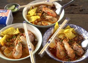 สกลนคร ชิมก๋วยเตี๋ยวทะเลร้านคูเมืองแคมป์อิ่มอร่อยราคาเบาๆ 14 สกลนคร ชิมก๋วยเตี๋ยวทะเลร้านคูเมืองแคมป์อิ่มอร่อยราคาเบาๆ