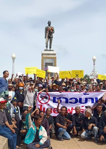 ชัยภูมิ ม็อบขี้หมูกว่า 200 คนบุกศาลากลางค้านไม่เอาฟาร์มหมู 14 ชัยภูมิ ม็อบขี้หมูกว่า 200 คนบุกศาลากลางค้านไม่เอาฟาร์มหมู