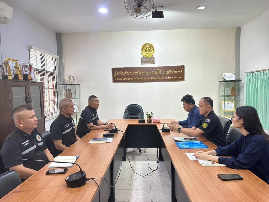 สำนักจัดการทรัพยากรป้าไม้ที่ 3 สาขาแพร่ ร่วมกับ กองอำนวยการรักษาความมั่นคงภายในจังหวัดแพร่ จัดประชุมเตรียมความพร้อมการแก้ไขปัญหาหมอกควันไฟป่า ปี 2568 13 Talknews Online
