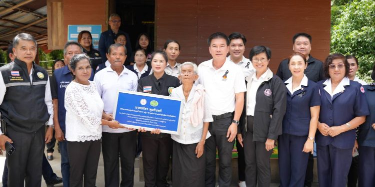 ผู้ว่าฯ พังงา มอบบ้านใหม่ผู้สูงอายุ “ซ่อมบ้าน สร้างคน สานพลัง เพื่อผู้สูงอายุจังหวัดพังงา” 12 ผู้ว่าฯ พังงา มอบบ้านใหม่ผู้สูงอายุ “ซ่อมบ้าน สร้างคน สานพลัง เพื่อผู้สูงอายุจังหวัดพังงา”
