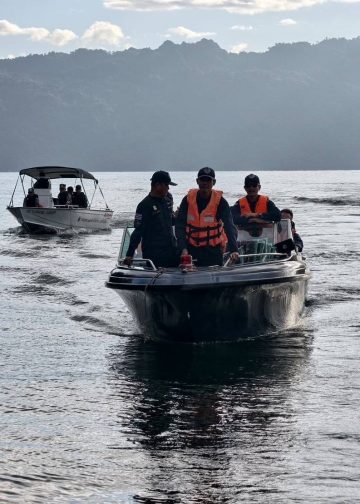 กาญจนบุรี – ผบ.ฉก.ลาดหญ้า กกล.สุรสีห์ จับมือ ฝ่ายความมั่นคง อ.ทองผาภูมิ ลงพื้นที่ลาดตระเวนทางน้ำ “เขื่อนวชิราลงกรณ” ป้องกันการกระทำผิดกฎหมายในพื้นที่ชายแดนทุกรูปแบบ