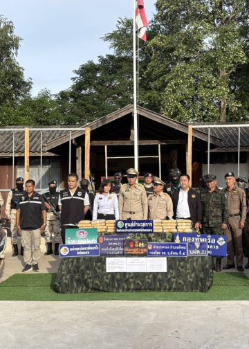 ทพ.2110 ทพ.21 รวบสองหนุ่มชาวอุดรธานี ขนยาบ้ากว่า 2 แสนเม็ด ที่ลักลอบนำเข้าจากประเทศเพื่อนบ้าน เตรียมไว้จำหน่ายในพื้นที่