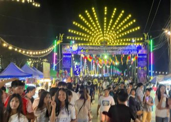 นทท.ร่วมสืบสานงานประเพณีลอยกระทงเด่นชัยประตู่ล้านนา ประจำปี 2568 อย่างคึกคัก 33 นทท.ร่วมสืบสานงานประเพณีลอยกระทงเด่นชัยประตู่ล้านนา ประจำปี 2568 อย่างคึกคัก