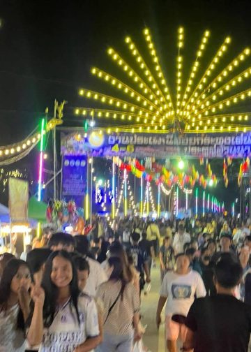 นทท.ร่วมสืบสานงานประเพณีลอยกระทงเด่นชัยประตู่ล้านนา ประจำปี 2568 อย่างคึกคัก