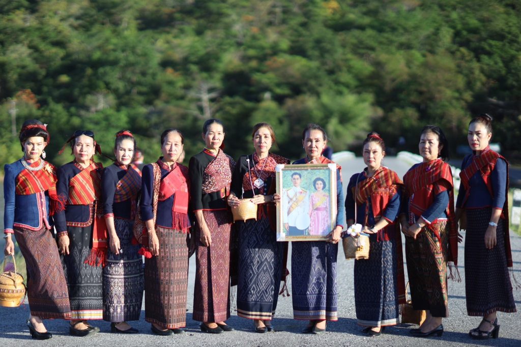 กาฬสินธุ์ สภาวัฒนธรรม-ชาวอำเภอเขาวงน้อมถวายความอาลัย 15 วัน แห่งการสวรรคต (ปัญรสมวาร) สมเด็จพระพันปีหลวง ด้วยสำนึกในพระมหากรุณาธิคุณอย่างหาที่สุดมิได้ 13 Talknews Online