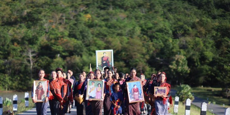 กาฬสินธุ์ สภาวัฒนธรรม-ชาวอำเภอเขาวงน้อมถวายความอาลัย 15 วัน แห่งการสวรรคต (ปัญรสมวาร) สมเด็จพระพันปีหลวง ด้วยสำนึกในพระมหากรุณาธิคุณอย่างหาที่สุดมิได้ 12 กาฬสินธุ์ สภาวัฒนธรรม-ชาวอำเภอเขาวงน้อมถวายความอาลัย 15 วัน แห่งการสวรรคต (ปัญรสมวาร) สมเด็จพระพันปีหลวง ด้วยสำนึกในพระมหากรุณาธิคุณอย่างหาที่สุดมิได้
