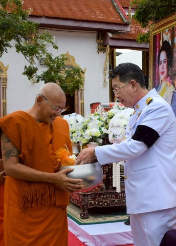 จังหวัดแพร่ ประกอบพิธีทำบุญตักบาตรและบำเพ็ญกุศลถวายเป็นพระราชกุศล แด่สมเด็จพระบรมราชชนนีพันปีหลวง ครบ 15 วัน (ปัณรสมวาร) แห่งการสวรรคต 14 จังหวัดแพร่ ประกอบพิธีทำบุญตักบาตรและบำเพ็ญกุศลถวายเป็นพระราชกุศล แด่สมเด็จพระบรมราชชนนีพันปีหลวง ครบ 15 วัน (ปัณรสมวาร) แห่งการสวรรคต