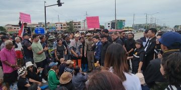 ชาวบ้านอยุธยาสุดทน! ปิดถนนประท้วงน้ำท่วมซ้ำซาก ร้องรัฐเร่งระบายน้ำ 31 ชาวบ้านอยุธยาสุดทน! ปิดถนนประท้วงน้ำท่วมซ้ำซาก ร้องรัฐเร่งระบายน้ำ