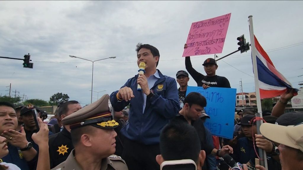 ชาวบ้านอยุธยาสุดทน! ปิดถนนประท้วงน้ำท่วมซ้ำซาก ร้องรัฐเร่งระบายน้ำ 13 Talknews Online