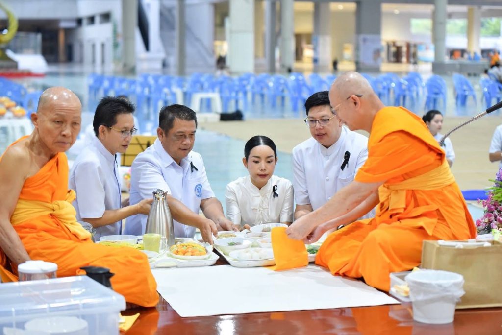 อ.คลองหลวง ร่วมกับ อบต.คลองสาม และวัดพระธรรมกาย รวมใจพสกนิกรบำเพ็ญกุศลปัณรสมวาร (15 วัน) อุทิศถวายเป็นพระราชกุศล แด่สมเด็จพระนางเจ้าสิริกิติ์ พระบรมราชินีนาถ พระบรมราชชนนีพันปีหลวง 13 Talknews Online