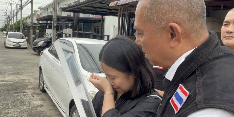 ปทุมธานี จ่าคิงส์พาแม่น้องวัย17ปีตามคดีถูกรถเหยียบศรีษะดับผ่านมา10เดือนไร้การเหลียวแลจากคู่กรณี 12 ปทุมธานี จ่าคิงส์พาแม่น้องวัย17ปีตามคดีถูกรถเหยียบศรีษะดับผ่านมา10เดือนไร้การเหลียวแลจากคู่กรณี