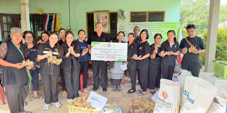 กฟก.เชียงราย ร่วมกิจกรรมและส่งมอบปัจจัยการผลิต งวดที่ 3 โครงการปลูกพืชสมุนไพร งบอุดหนุนองค์กรเกษตรกร 12 กฟก.เชียงราย ร่วมกิจกรรมและส่งมอบปัจจัยการผลิต งวดที่ 3 โครงการปลูกพืชสมุนไพร งบอุดหนุนองค์กรเกษตรกร