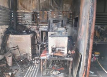 ไฟไหม้หม้อมิเตอร์ ลุกลามห้องครัวบ้านพัก จนท.เร่งดับเพลิงเสียหายบางส่วน 18 ไฟไหม้หม้อมิเตอร์ ลุกลามห้องครัวบ้านพัก จนท.เร่งดับเพลิงเสียหายบางส่วน