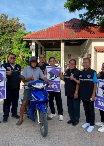 มหาสารคามอบต. บ่อใหญ่ อ.บรบือ เพิ่มความ เข้มมาตรการความปลอดภัยทางถนนโดยได้ตั้งด่านชุมชนปากหวานณบริเวณสามแยกใกล้ป้อมยามตำรวจเพื่อตรวจให้คำแนะนำ ประชาชนใช้มาตรการ 3 ม 2 ข1 ร