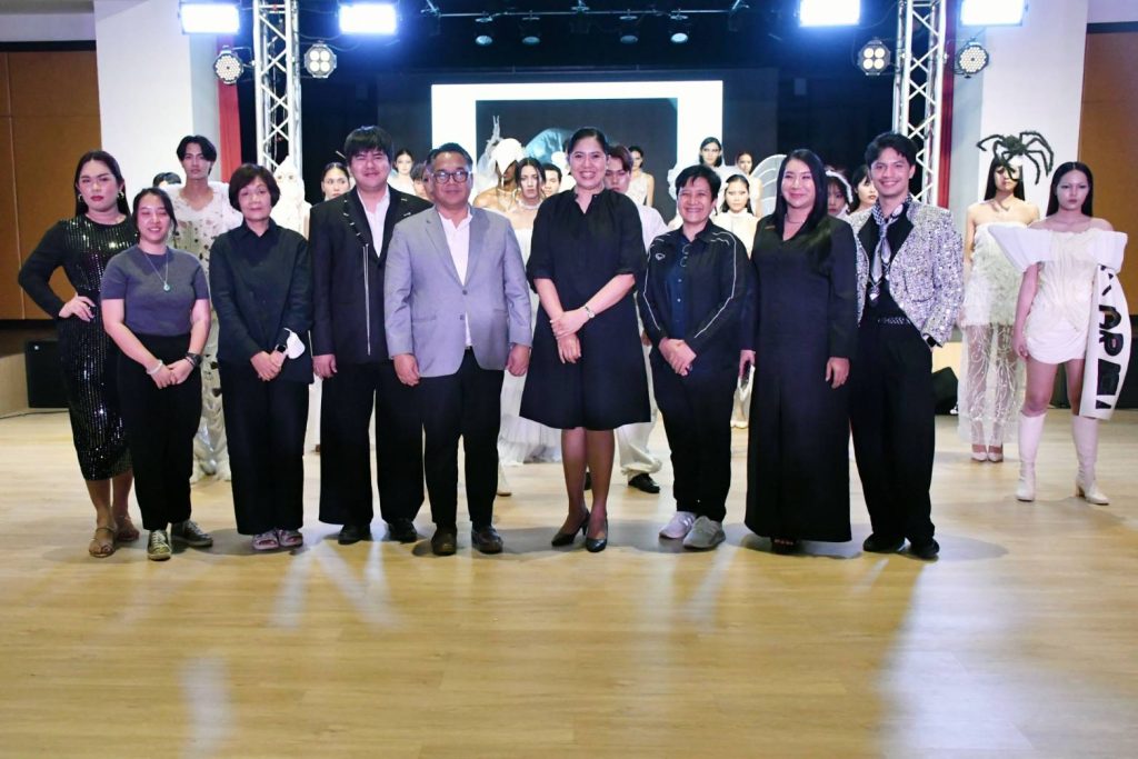 ศิลปกรรม มทร.ธัญบุรี โชว์ "SATLAB - FASHION EXPERIMENT" แฟชั่นดีไซเนอร์รุ่นใหม่ 13 Talknews Online