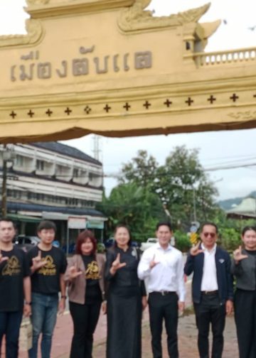 (ททท.) ชวนเที่ยวอุตรดิตถ์ รับลมหนาว ชูแคมเปญสร้างสรรค์ “เปิดประตูสู่ดินแดนแห่งตำนาน นั่งรถรางตามรอยเมืองลับแล”ที่ตลาดถนนวันวาน เทศบาลตำบลศรีพนมมาศ อ.ลับแล