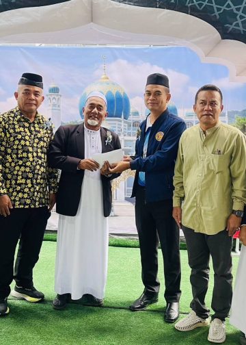 ชาวอำเภอเบตงและนักท่องเที่ยวชาวมาเลเซียร่วมกิจกรรม “ดื่มน้ำชาการกุศล” เพื่อระดมทุนสมทบการก่อสร้างอาคารละหมาดสำหรับสตรี ณ มัสยิดกลางอำเภอเบตง