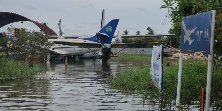 มวลน้ำมาถึง นครปฐม นครชัยศรี น้ำเอ่อล้นแล้ว 15 ตำบล นายก อบต.ไทยาวาส ขานรับนโยบายนายอำเภอนครชัยศรี ช่วยชาวบ้านที่ผลกระทบ และพร้อมรับสถานการณ์มวลน้ำใหญ่ที่จะมาถึงอีกระรอก 12 มวลน้ำมาถึง นครปฐม นครชัยศรี น้ำเอ่อล้นแล้ว 15 ตำบล นายก อบต.ไทยาวาส ขานรับนโยบายนายอำเภอนครชัยศรี ช่วยชาวบ้านที่ผลกระทบ และพร้อมรับสถานการณ์มวลน้ำใหญ่ที่จะมาถึงอีกระรอก