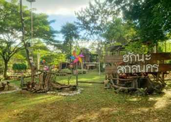 สกลนคร สุดทึ่งทำคนเดียวสร้างบ้านต้นไม้ 6 ชั้น ใช้เวลาสร้าง 6 ปี 17 สกลนคร สุดทึ่งทำคนเดียวสร้างบ้านต้นไม้ 6 ชั้น ใช้เวลาสร้าง 6 ปี