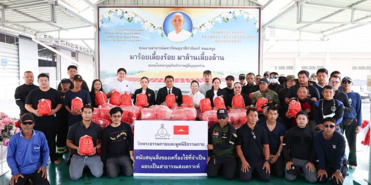 วัดพระธรรมกาย มูลนิธิธรรมกาย ร่วมอำเภอคลองหลวง มอบถุงยังชีพช่วยเหลือประชาชนในพื้นที่ตำบลคลองสาม เพื่อการสาธารณสงเคราะห์